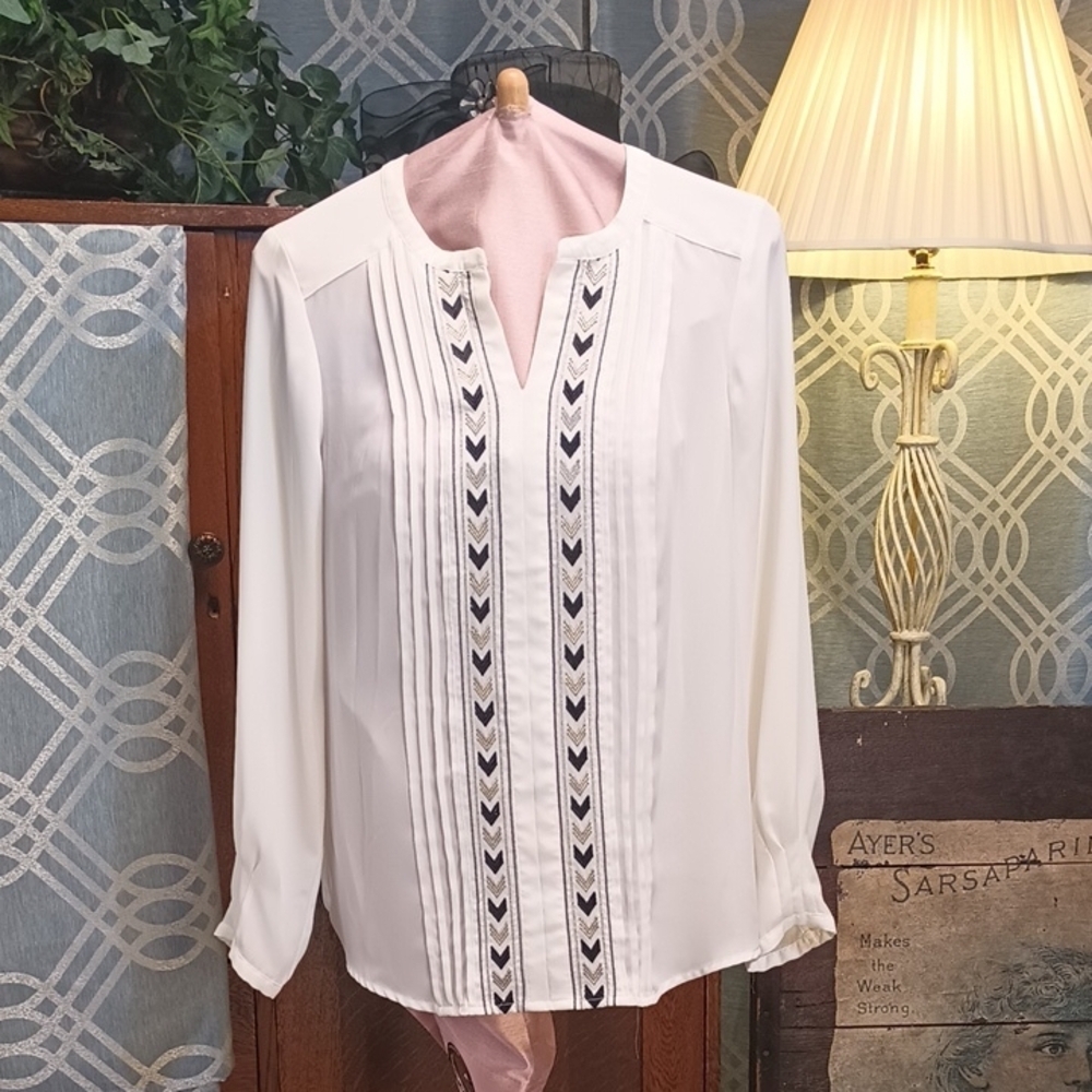 B1-51 Dalia White Blouse with Black Silver Embroidery Notch Neck Full Sleeves Lg